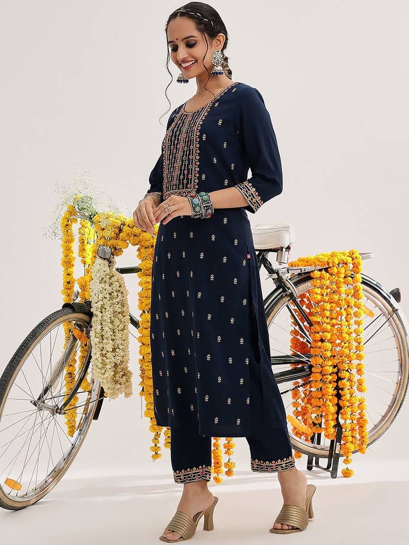 Floral Embroidered Thread Work Kurta & Trousers With Dupatta