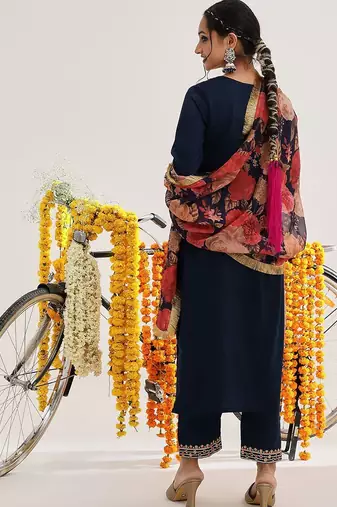 Floral Embroidered Thread Work Kurta & Trousers With Dupatta