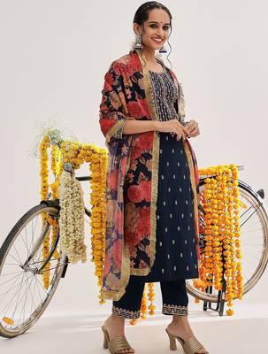 Floral Embroidered Thread Work Kurta & Trousers With Dupatta 7