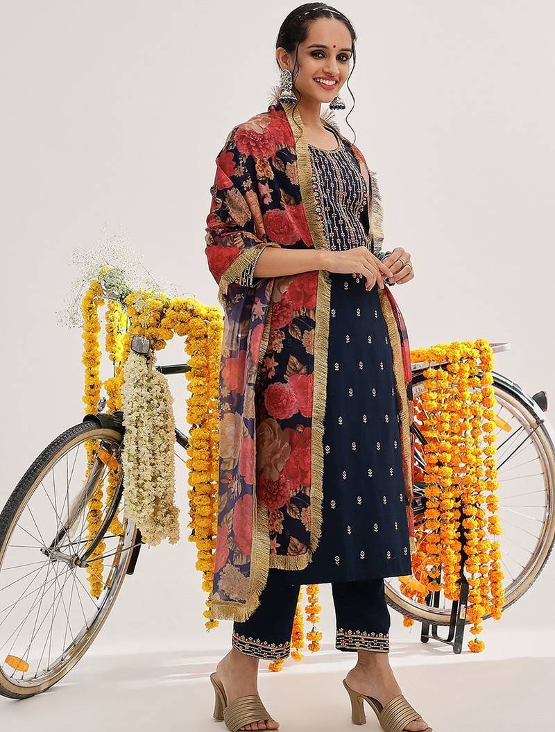 Floral Embroidered Thread Work Kurta & Trousers With Dupatta