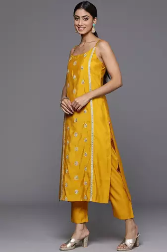 Ethnic Motifs Embroidered Regular Thread Work Kurta With Trousers & Dupatta