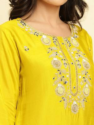 Floral Embroidered Regular Kurta with Trousers & Dupatta 2