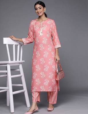 Women Pink & Off-White Floral Printed Kurta with Trousers 1