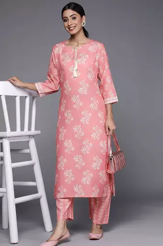 Women Pink & Off-White Floral Printed Kurta with Trousers