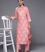 Women Pink & Off-White Floral Printed Kurta with Trousers