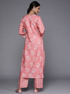 Women Pink & Off-White Floral Printed Kurta with Trousers 6