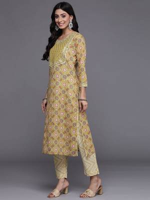Women Lime Green & Off White Printed Pure Cotton Kurta with Trousers & Dupatta 5