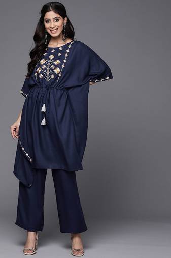Women Navy Blue Yoke Design Thread Work Pure Cotton Kurta with Trousers