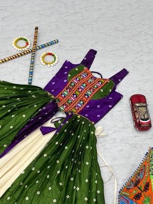 Green Color Bandhej Print Gamathi and Real Mirror Work Silk Blend Navratri Lahenga Choli 4