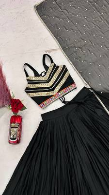 Black Heavy gamthi work & miror lace Cotton Navratri Lahenga Choli Set 4