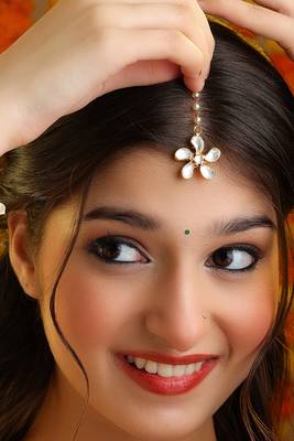White pink beaded pearl drop maang tikka 1