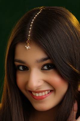 Brown stone pearl maang tikka 1