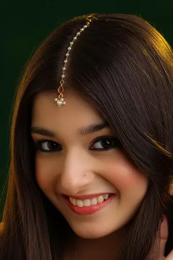 Brown stone pearl maang tikka
