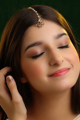 Grey stone floral maang tikka 1