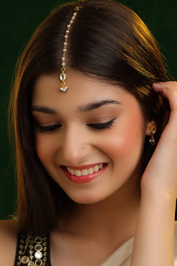 Emerald green stone kundan maang tikka