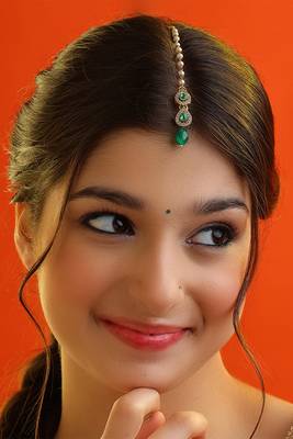 Green kundan floral teardrop maang tikka 1