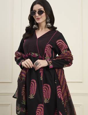 black cotton flare kantha work kurta pant dupatta set 5