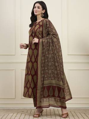 maroon cotton kalidaar style kurta pant dupatta set 2