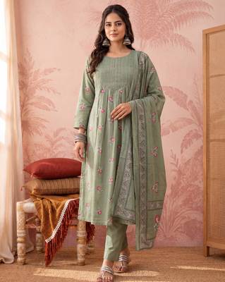 Yufta green cotton floral print anarkali kurta dupatta pant set 1