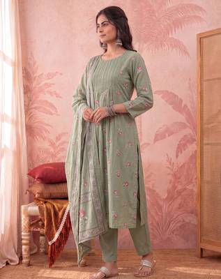 Yufta green cotton floral print anarkali kurta dupatta pant set 2