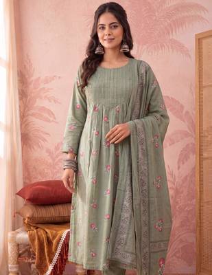 Yufta green cotton floral print anarkali kurta dupatta pant set 4