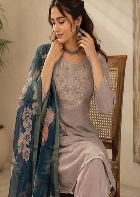 Women’s premium embroidered straight kurta set with pant & dupatta 3