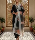 Women’s premium embroidered straight kurta set with pant & dupatta