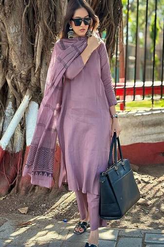 Women’s premium embroidered straight kurta set with pant & dupatta