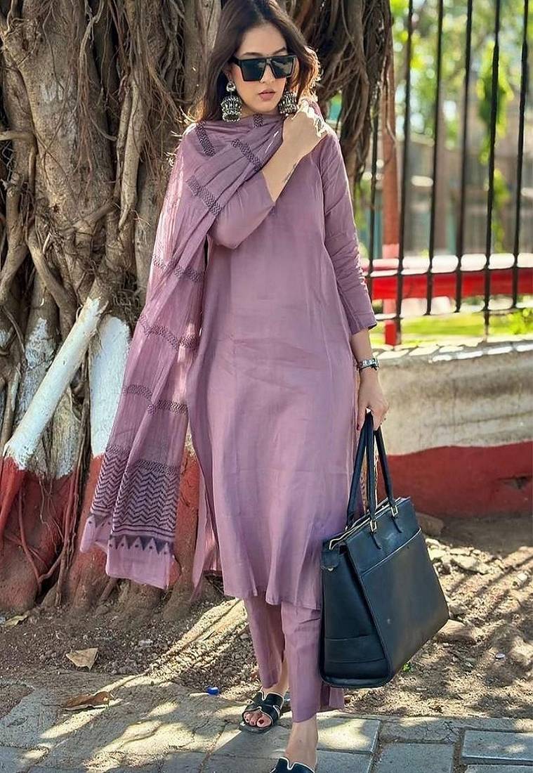 Women’s premium embroidered straight kurta set with pant & dupatta
