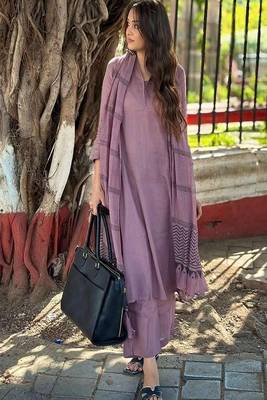 Women’s premium embroidered straight kurta set with pant & dupatta 3