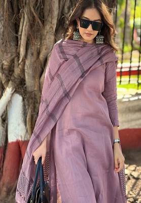 Women’s premium embroidered straight kurta set with pant & dupatta 4