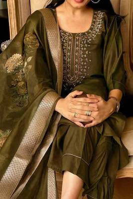 embroidered straight kurta set with pant & dupatta 4