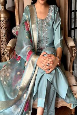 embroidered straight kurta set with pant & dupatta 3