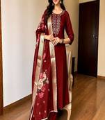 Women’s premium embroidered straight kurta set with pant & dupatta