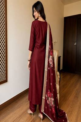Women’s premium embroidered straight kurta set with pant & dupatta 2