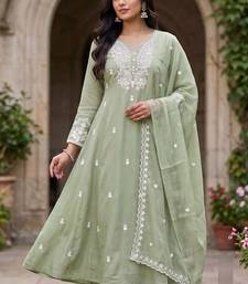 Pista mul chanderi kurti pant dupatta set