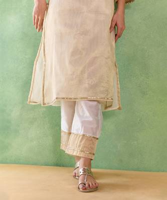 Golden embroidered chanderi stripe kurta set 2