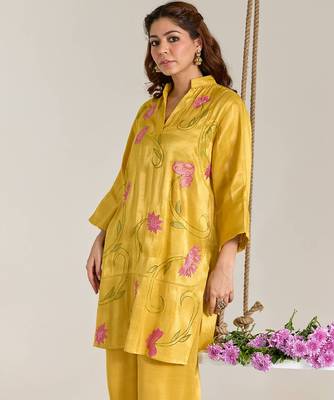 Yellow embroidered tissue kurta set 5