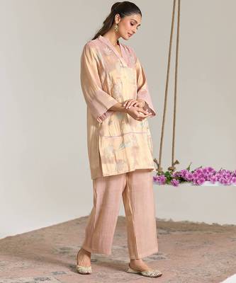 Blush pink embroidered tissue kurta set 3