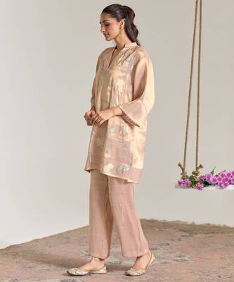 Blush pink embroidered tissue kurta set 4