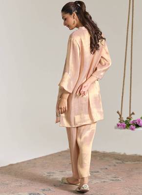 Blush pink embroidered tissue kurta set 5