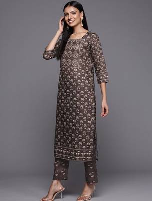 Women Coffee Brown Ethnic Motifs Printed Winter Kurta with Trousers 4