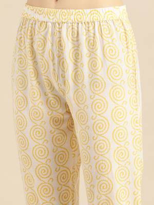 Women Sea Green & Mustard Yellow Printed Kurta with Trousers 3