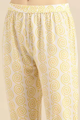 Women Sea Green & Mustard Yellow Printed Kurta with Trousers