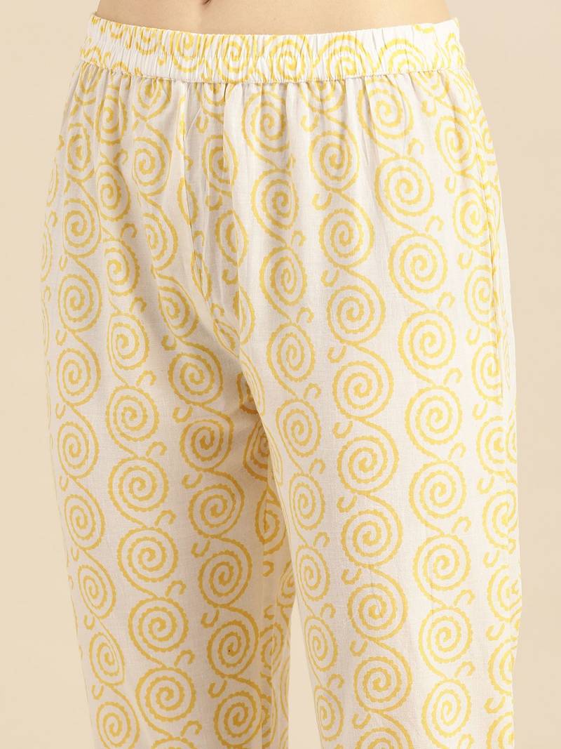 Women Sea Green & Mustard Yellow Printed Kurta with Trousers
