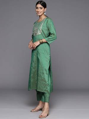 Women Ethnic Motifs Embroidered Regular Kurta with Trousers 4