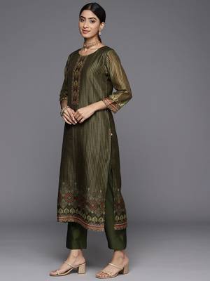 Women Ethnic Motifs Printed Chanderi Silk Kurta with Trousers & With Dupatta 5