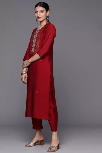 Women Ethnic Motifs Embroidered Thread Work Kurta with Trousers & With Dupatta