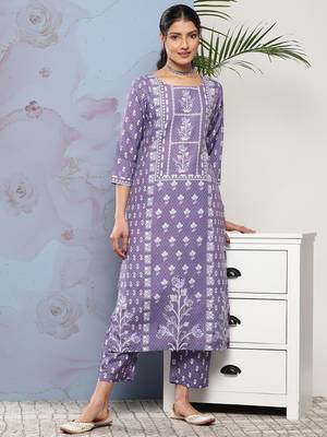 Women Lavender Ethnic Motifs Printed Kurta with Trousers 1