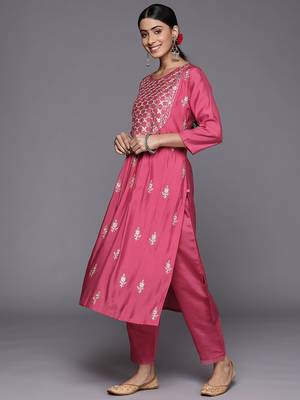 Women Pink Ethnic Motifs Embroidered Thread Work Kurta with Trousers & With Dupatta 5